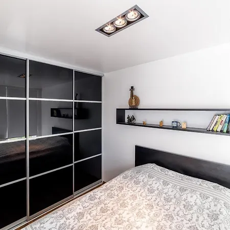 Lejlighed Modernne 2-toaline Korter Otse Mere Aares!